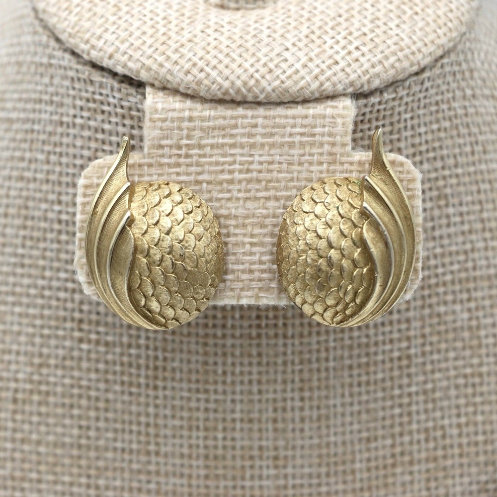 Crown Trifari Vintage Gold Tone Scale & Fin Clip On Earrings Mid Century Modern